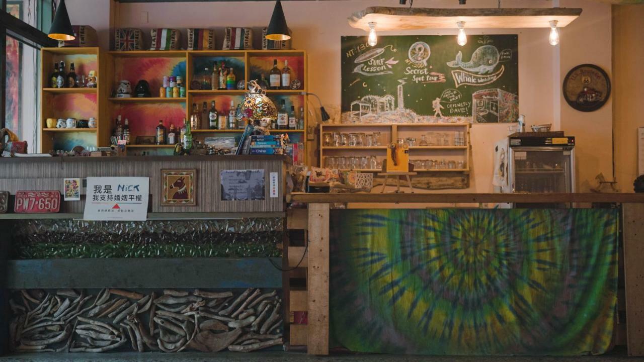 Dulan The Travel Bug Bistro Inn Donghe Eksteriør billede